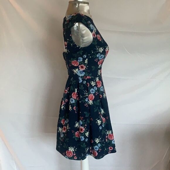 Emeral Sundae Floral cocktail dress. - Picture 3 of 8